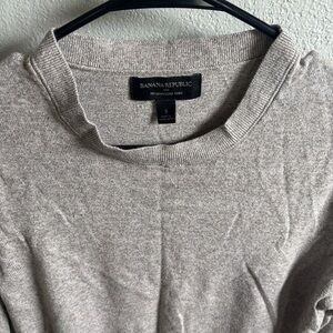 Banana Republic Women's Light Gray Crew Neck Sweater